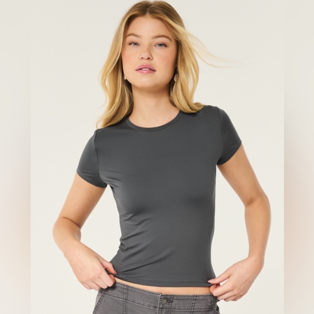 Hollister SEAMLESS FABRIC LONGLINE CREW BABY TEE DARK GREY, XXS Regular